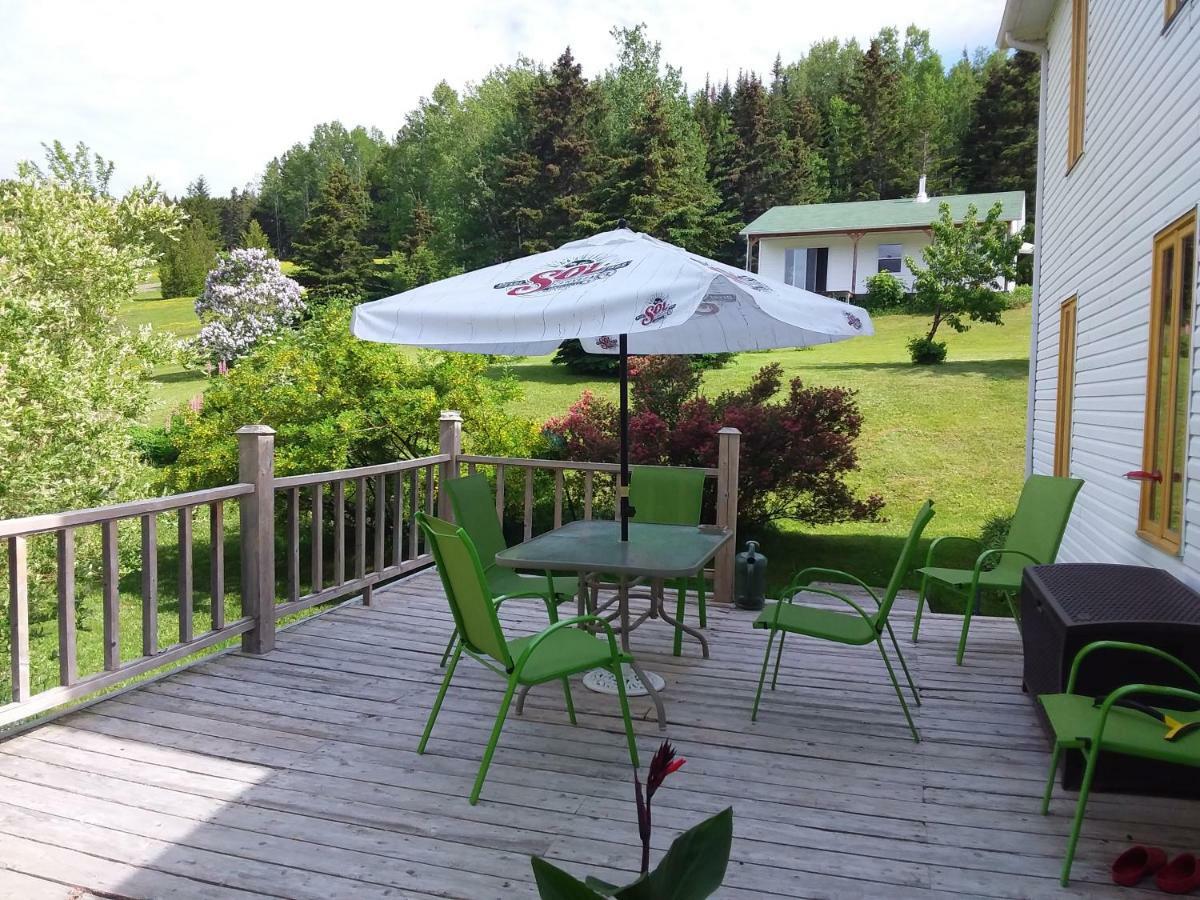 Auberge Du Saumonier Lodge Gaspé Exterior photo